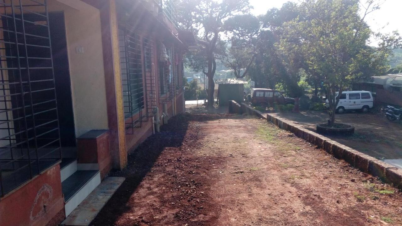 Hotel Bluebell Residency à Mahābaleshwar Extérieur photo